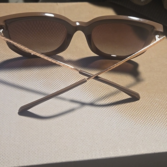 Quay Australia-NWOT \